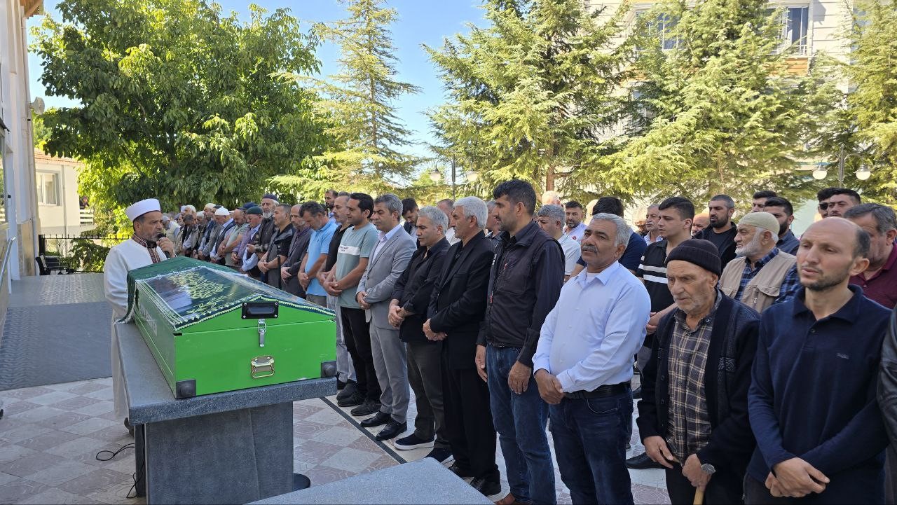 3 Padişah, 12 Cumhurbaşkanı Gördü Tarihin Sessiz Tanığı 127 Yaşındaki Ayşe Nine Hayatını Kaybetti (6)