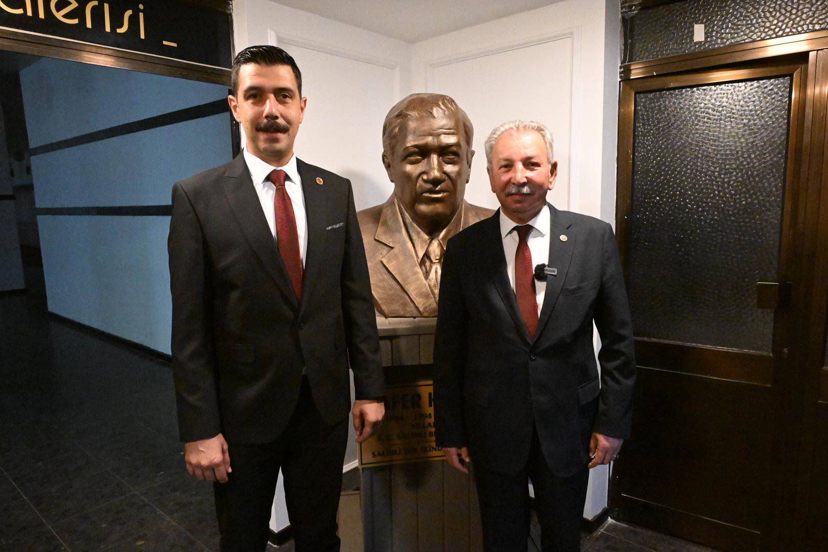 549426333 25199410779662688 2301982857117342760 N