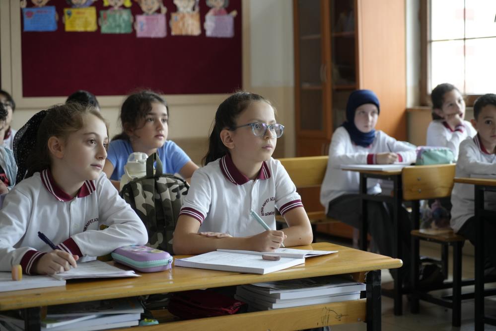 9 Yasindaki Buglem Istiklal Marsini Isaret Diliyle Okuyarak Farkindalik Olusturuyor (1)