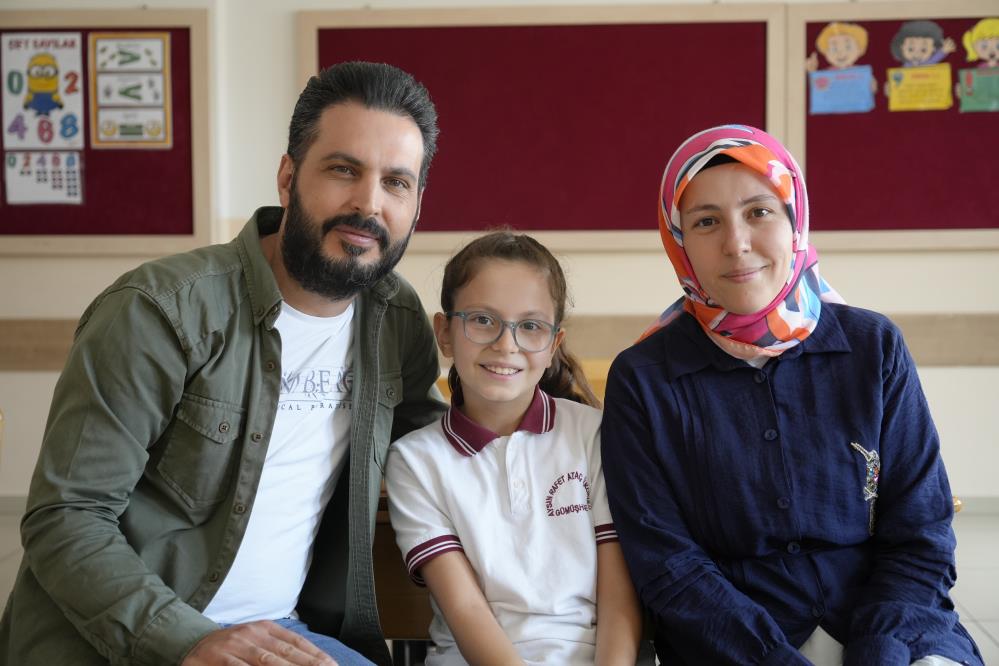 9 Yasindaki Buglem Istiklal Marsini Isaret Diliyle Okuyarak Farkindalik Olusturuyor (3)