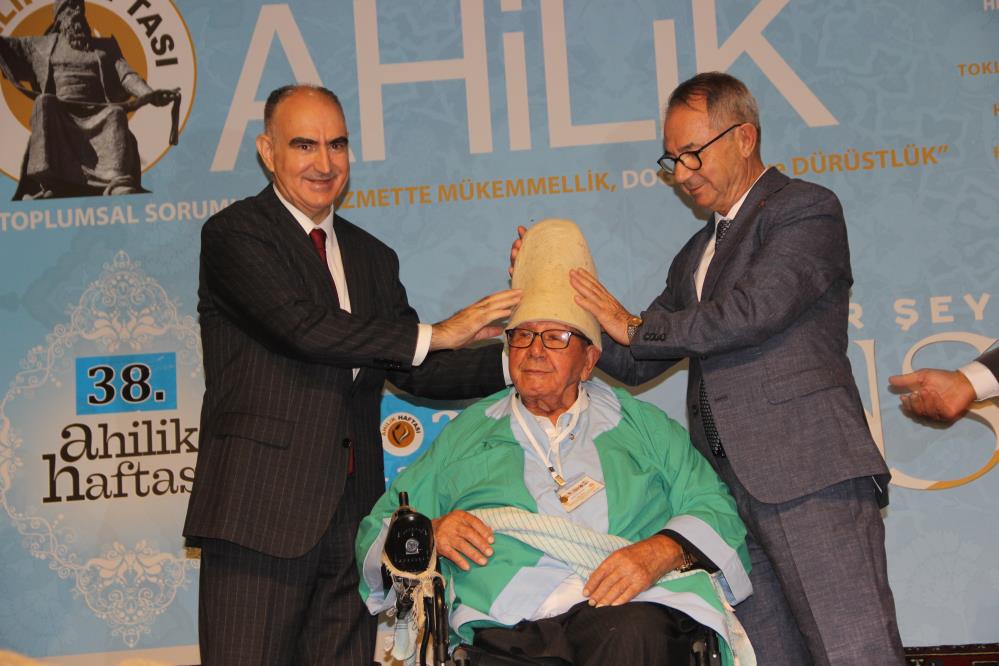 94 Yasindaki Bakkal Abdul Balolsun Manisada Yilin Ahisi Secildi (3)