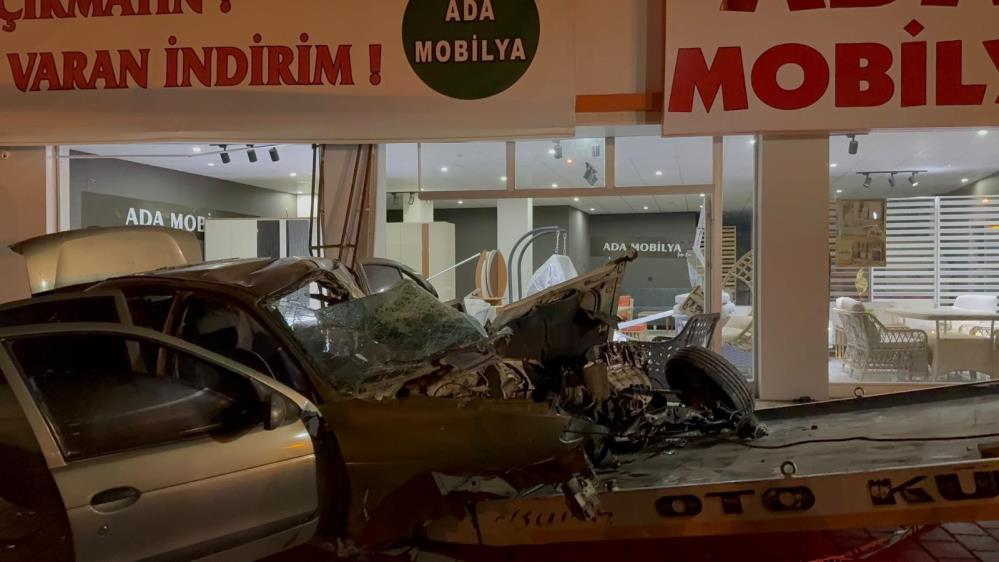 Adana Kozanda Otomobil Mobilya Dukkanina Girdi (3)