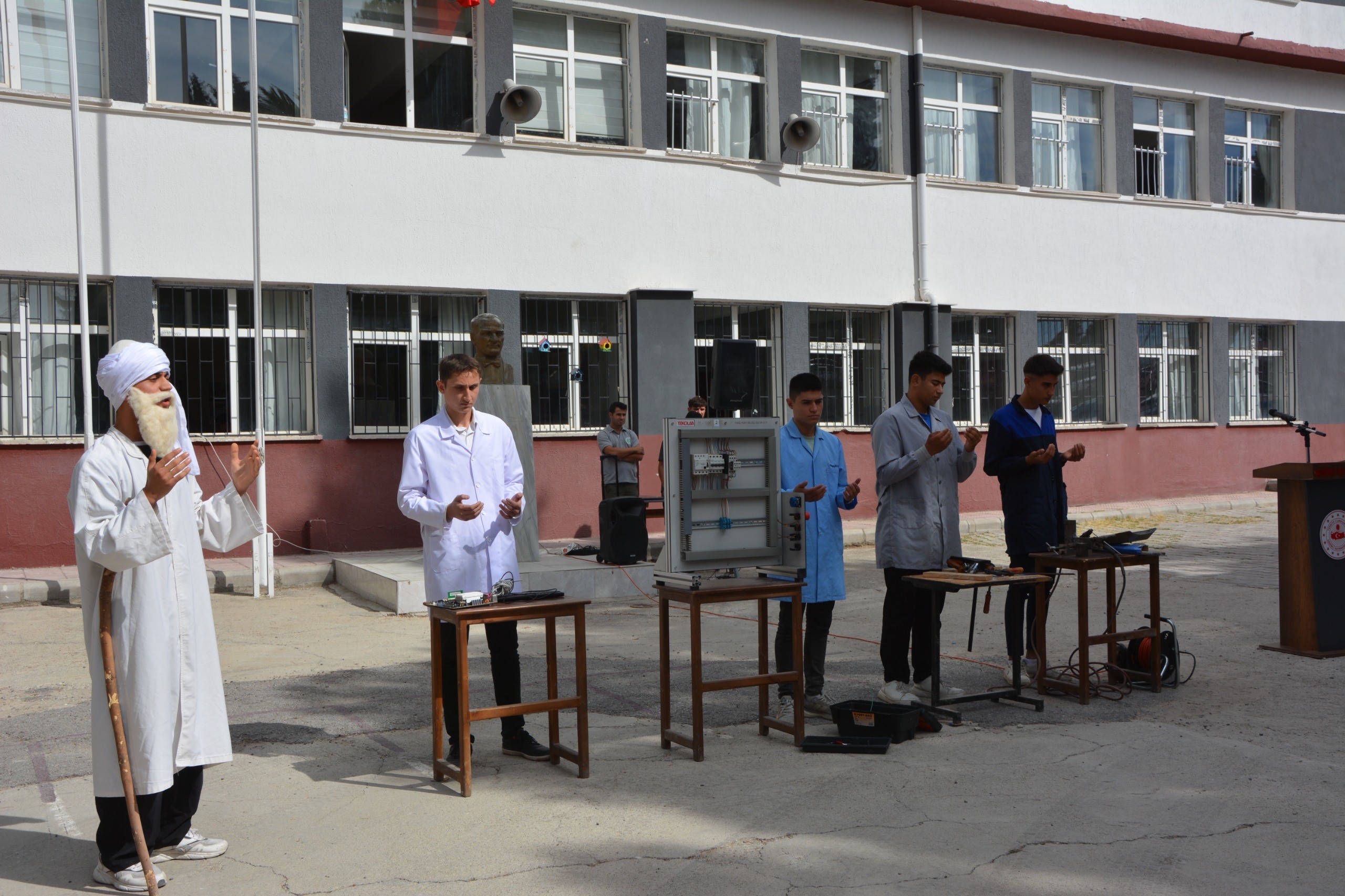 Ahilik Geleneği Demirci’de Can Buldu 39 Yıllık Radyatör Ustası Burhan Bilgin Yılın Ahisi Seçildi (4)