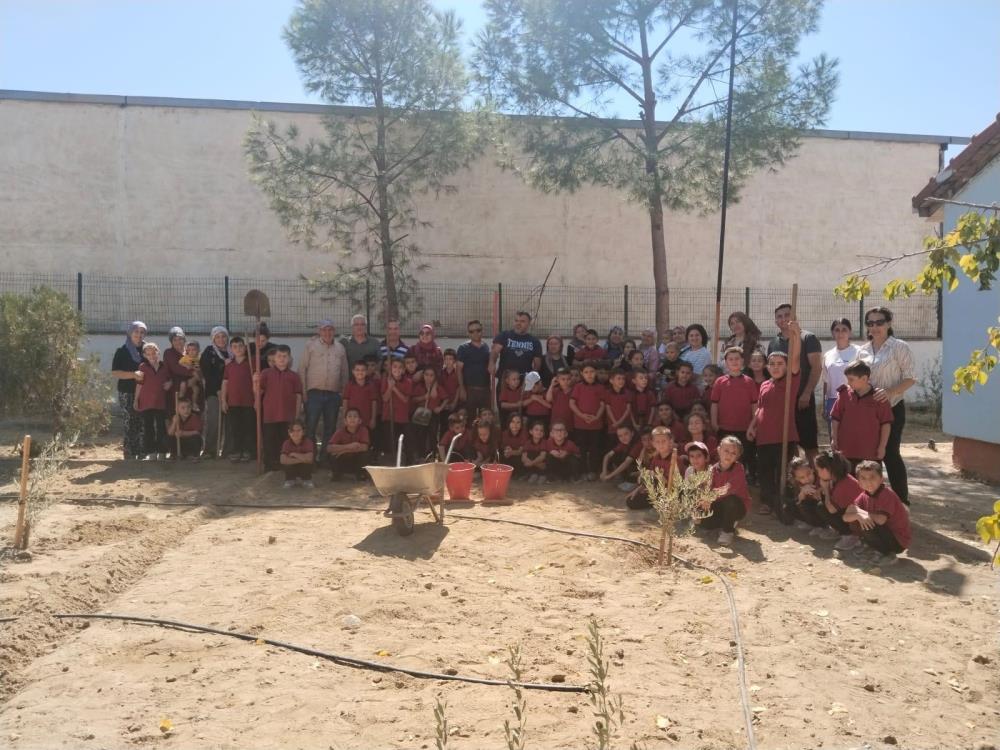 Alasehirde Ogrenciler Ve Veliler Yesil Vatan Icin El Ele (3)