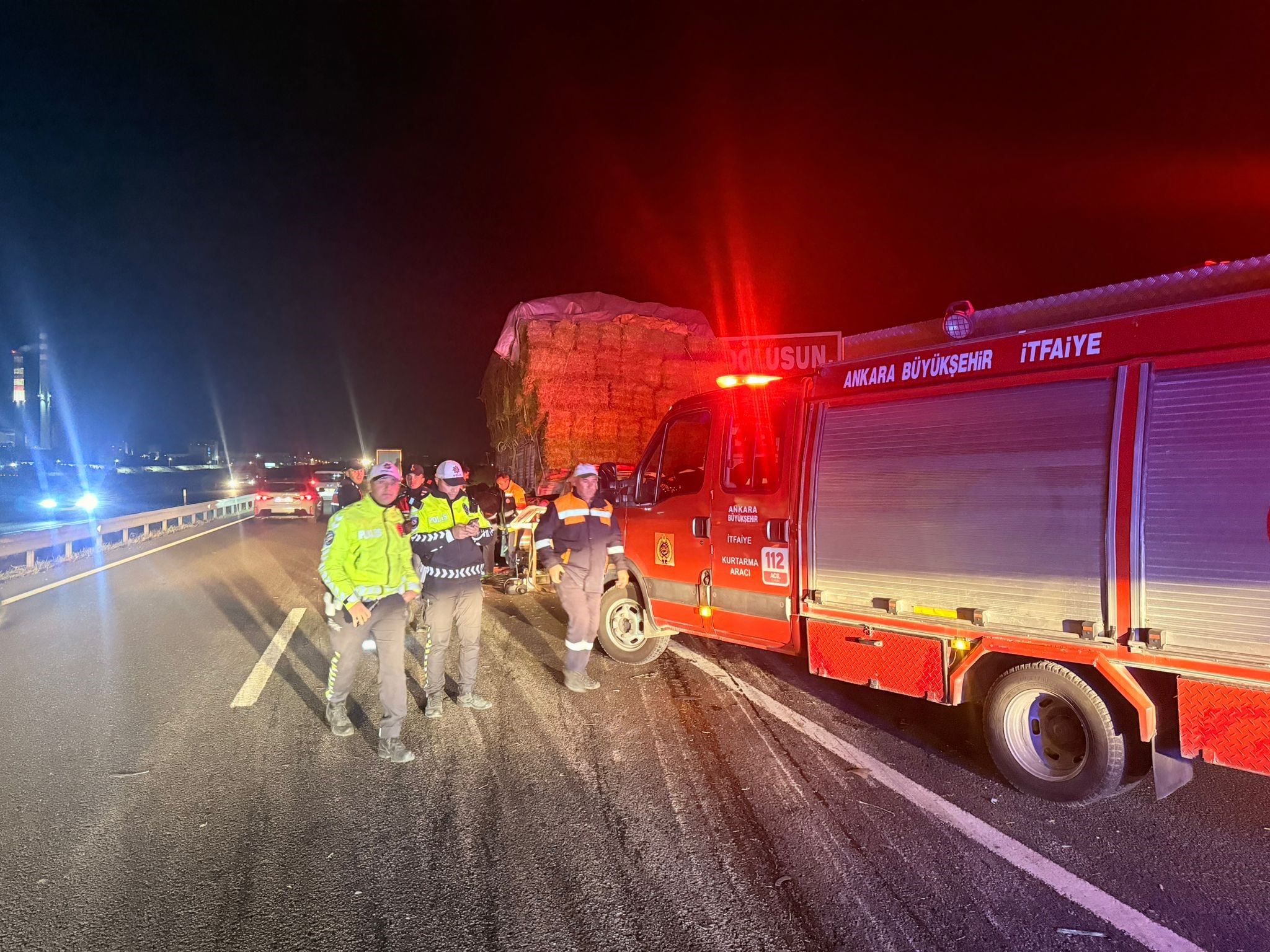 Araç Kamyonun Altına Saplandı! 19 Ve 20 Yaşındaki Gençler Olay Yerinde Öldü (2)