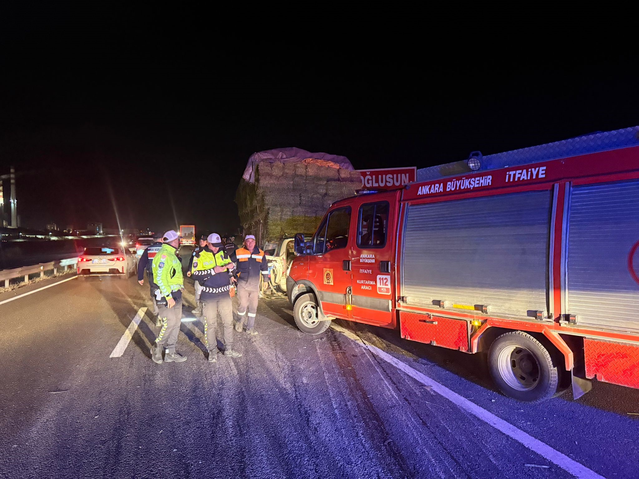 Araç Kamyonun Altına Saplandı! 19 Ve 20 Yaşındaki Gençler Olay Yerinde Öldü (3)