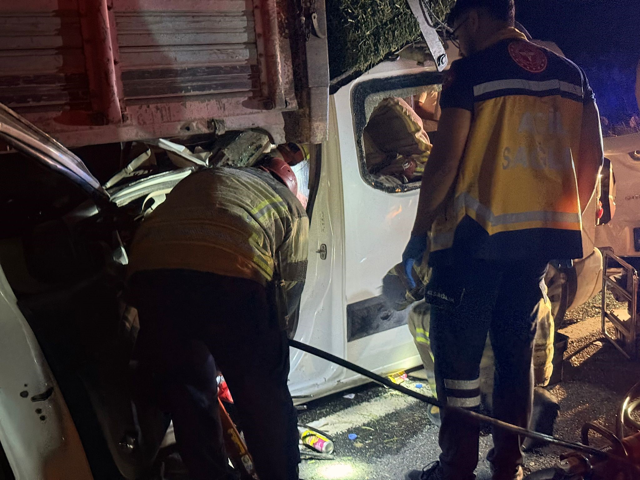 Araç Kamyonun Altına Saplandı! 19 Ve 20 Yaşındaki Gençler Olay Yerinde Öldü (4)