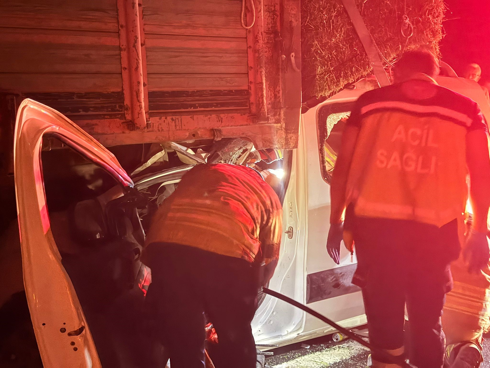 Araç Kamyonun Altına Saplandı! 19 Ve 20 Yaşındaki Gençler Olay Yerinde Öldü (5)