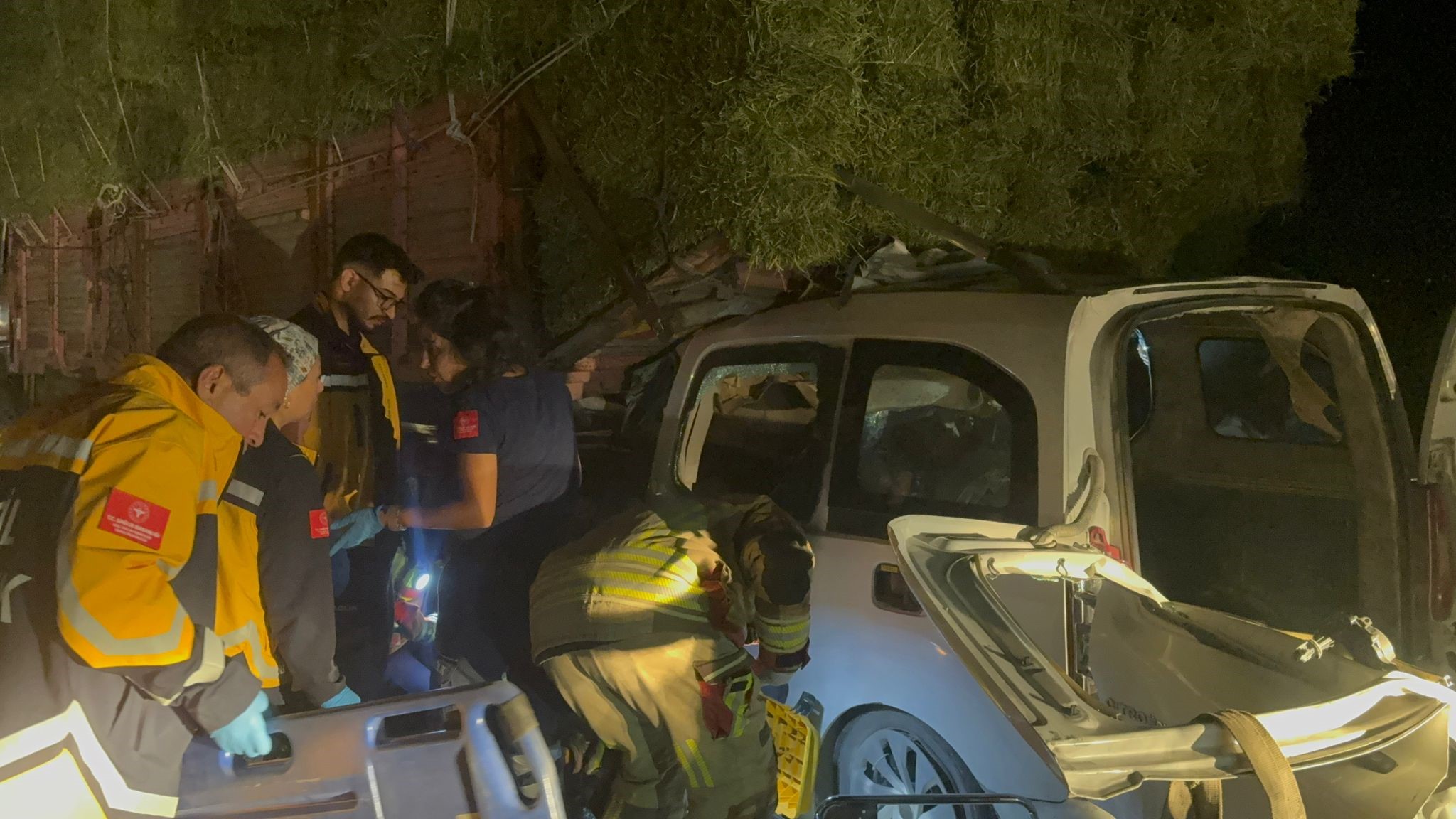 Araç Kamyonun Altına Saplandı! 19 Ve 20 Yaşındaki Gençler Olay Yerinde Öldü (8)