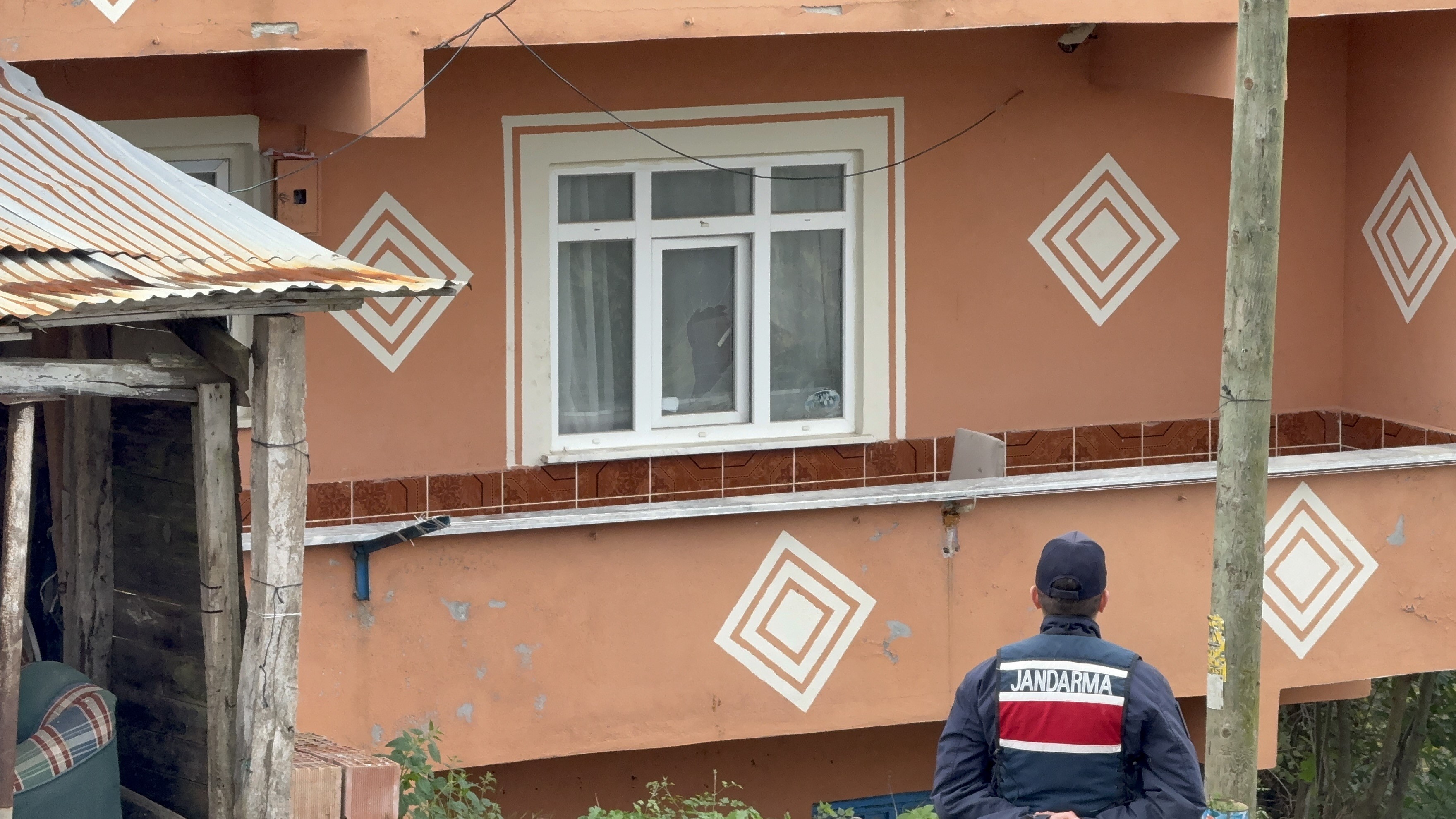 Balkonda Korkunç Cinayet! Cani Koca, Eşini Bardakla Kafasına Defalarca Vurarak Öldürdü (6)