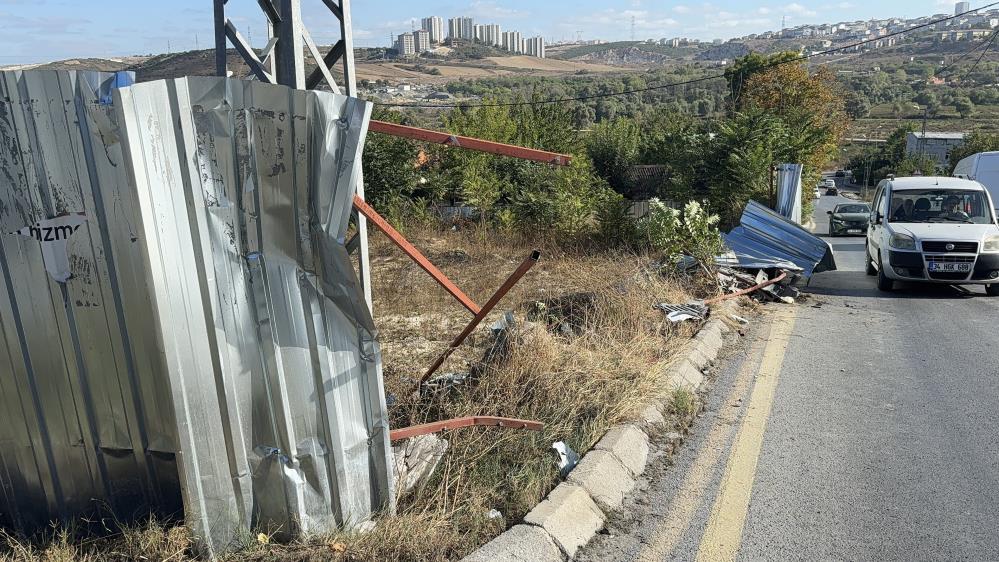 Bariyerlerden Kopan Demir Bacagina Saplandi (2)