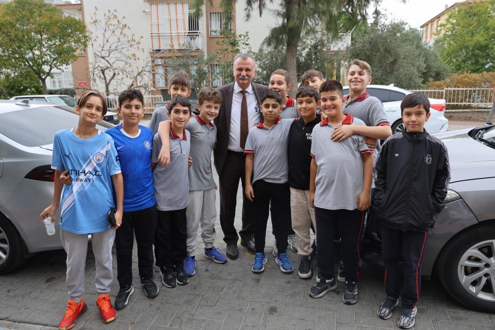 Baskan Balaban 75 Yil Mahallesi Esnafini Ziyaret Etti (6)