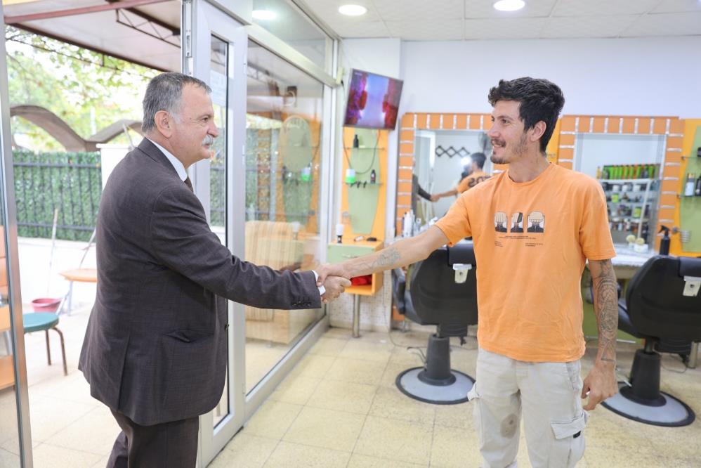 Baskan Balaban 75 Yil Mahallesi Esnafini Ziyaret Etti (7)