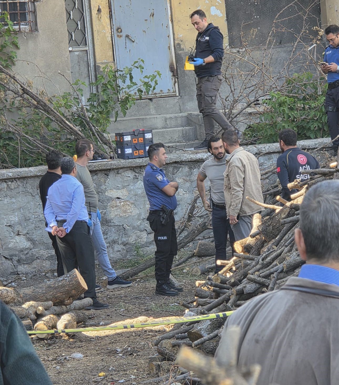 Belediye Otoparkında Şüpheli Ölüm Erkek Cesedi Bulundu (3)
