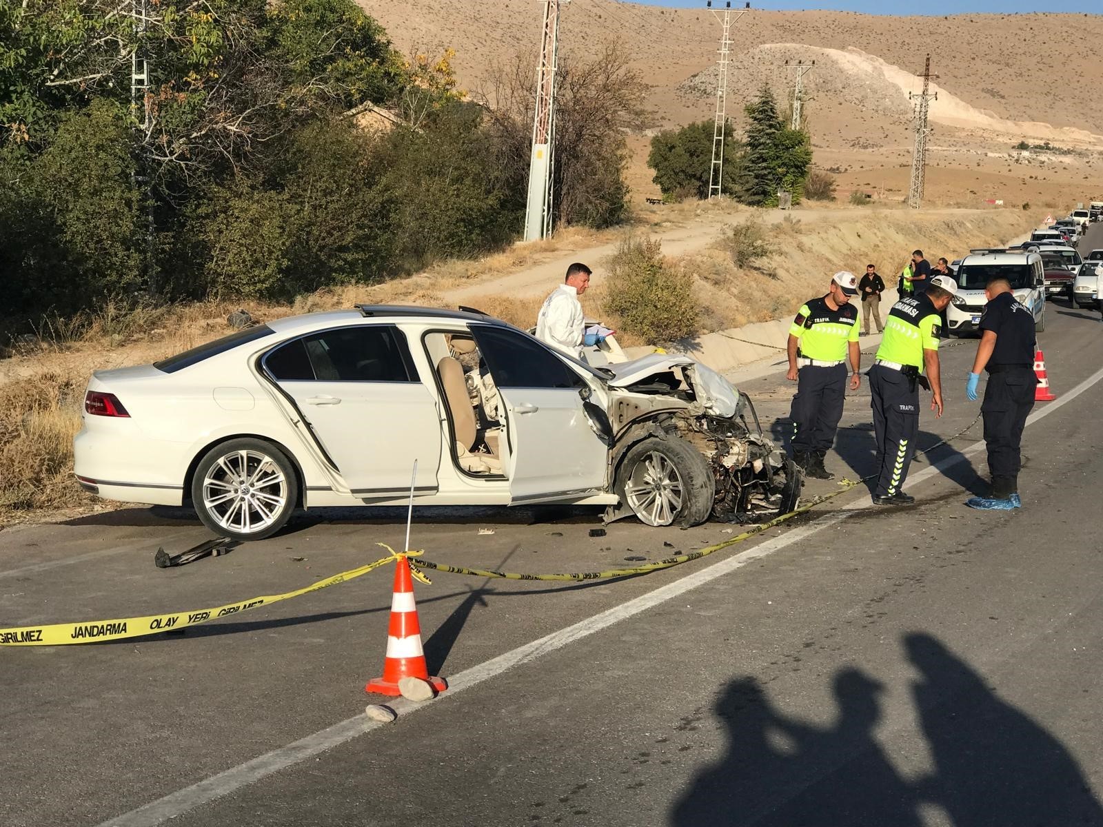 Bir Aile Yok Oldu Dis Tedavisinden Donerken Feci Kazada Ikizlerini Kaybettiler (4)