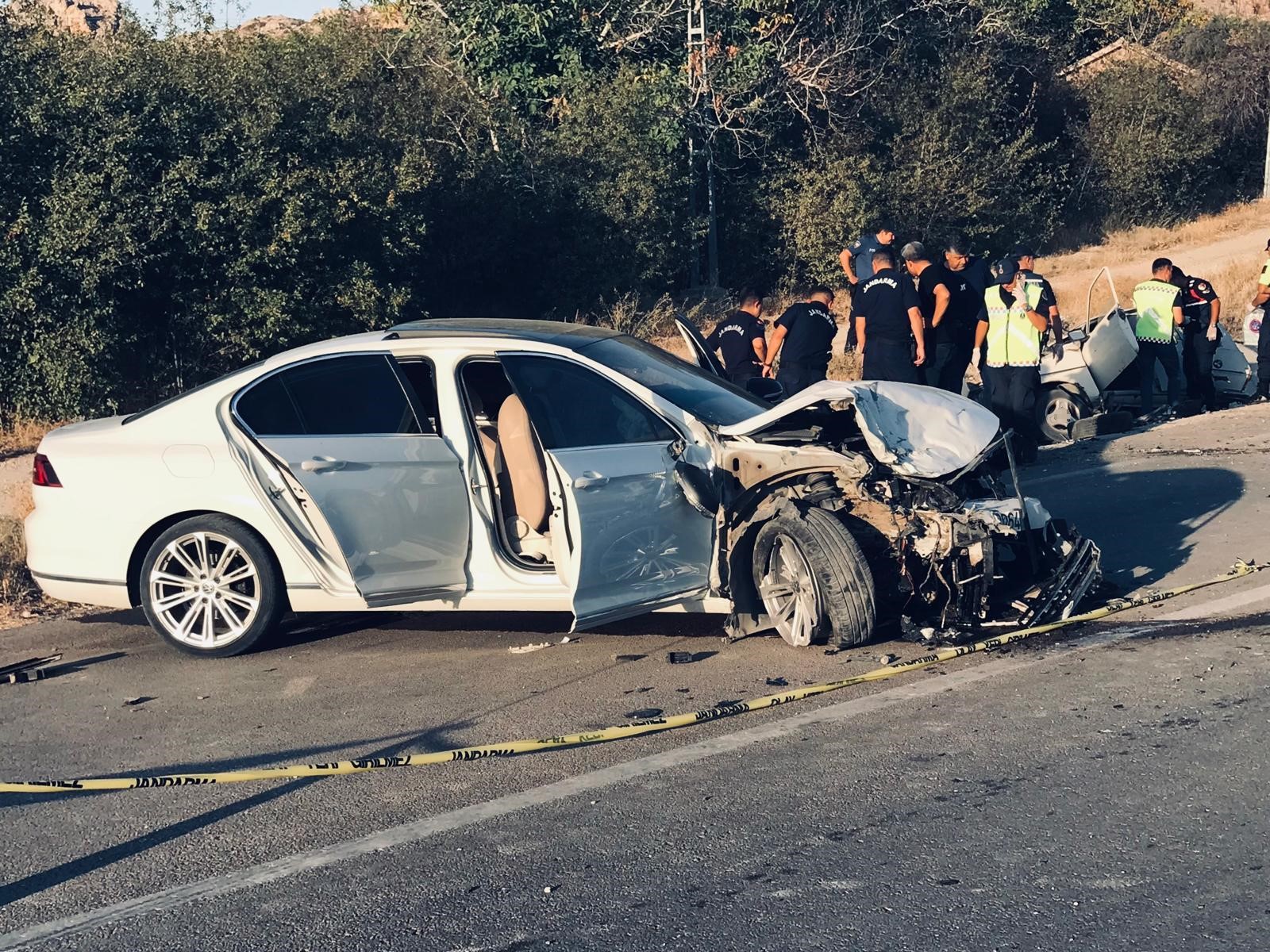 Bir Aile Yok Oldu Dis Tedavisinden Donerken Feci Kazada Ikizlerini Kaybettiler (5)