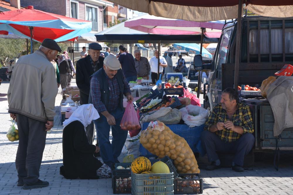 Demircide Vatandaslara Kolaylik Saglanacak Semt Pazari Kuruldu (1)