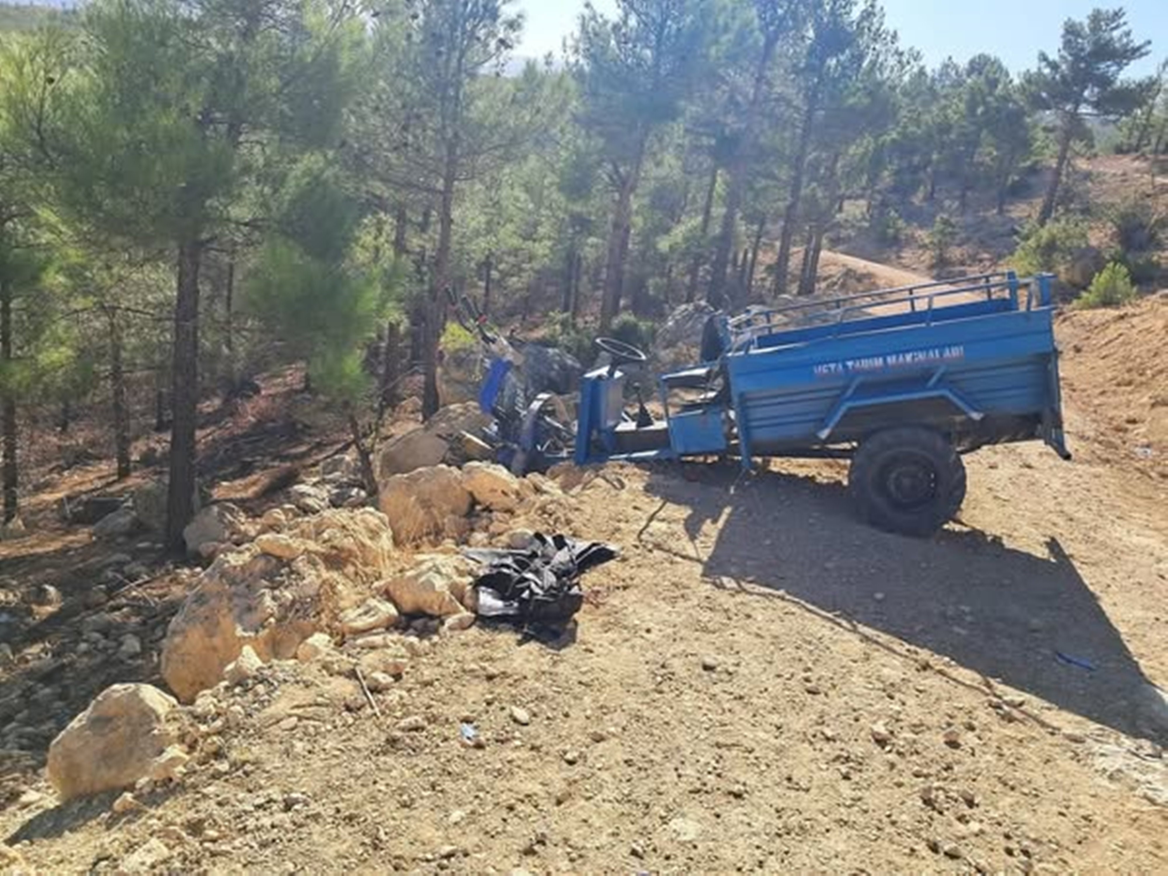 Direksiyon Hakimiyetini Kaybetti, Taktak Şarampole Uçtu Sürücü Olay Yerinde Can Verdi (1)-1