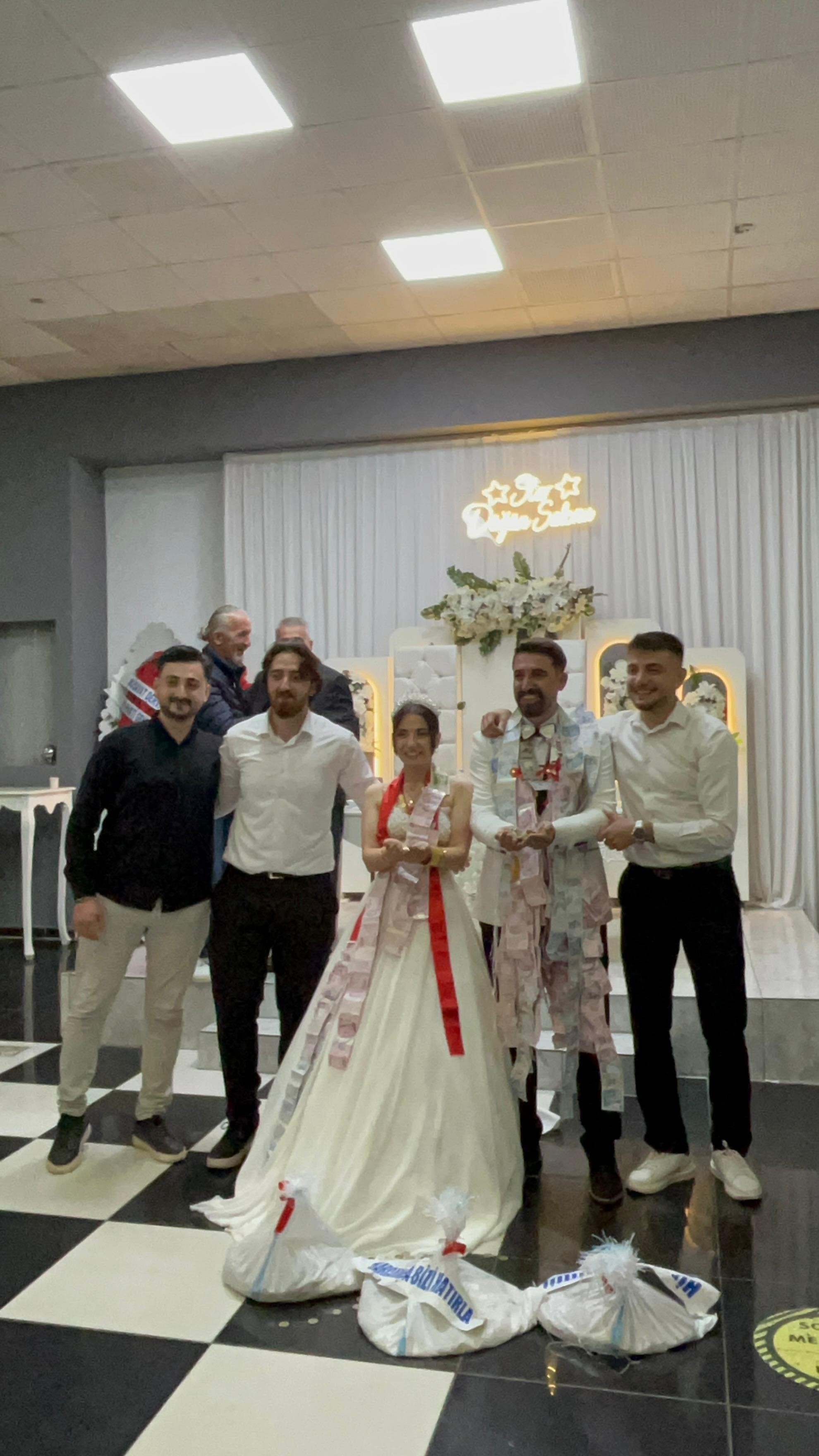 Düğünde Sürpriz Takı Üç Çuval Bozuk Para Düğüne Damga Vurdu (4)