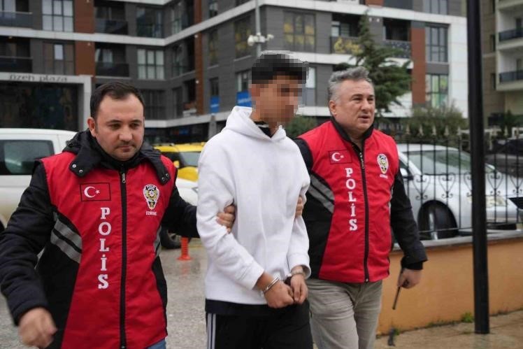 Eski Sevgilisini 30 Bıçak Darbesiyle Öldürdü 15 Yaşındaki Sanığa 20 Yıl Hapis (4)