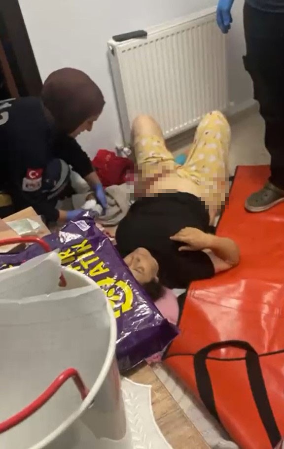 Evde Kanlı Saldırı! Genç Kadın Komşusu Tarafından 17 Kez Bıçaklandı (4)