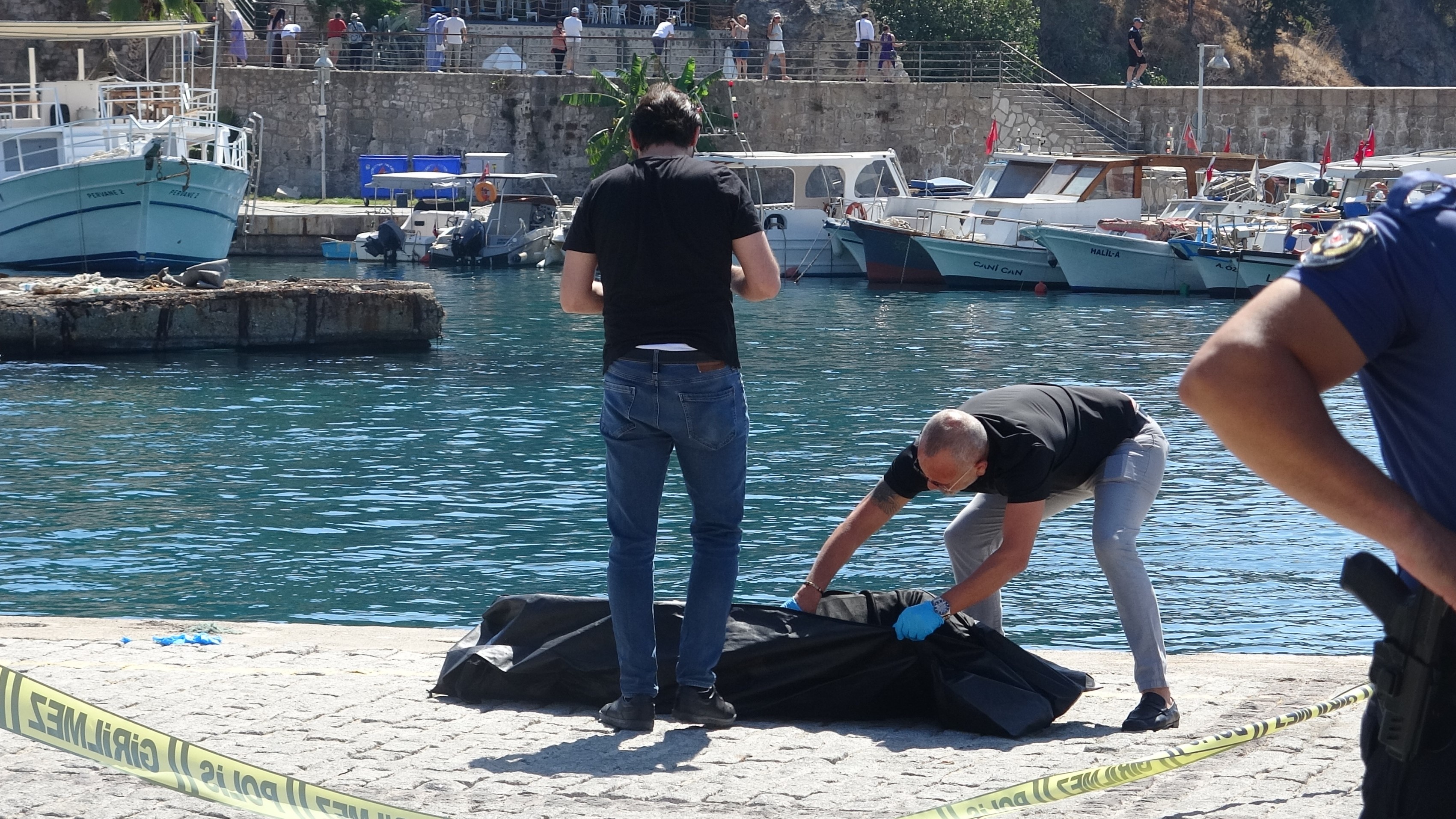 Falezlerde Korkunç Olay 35 Metre Yükseklikten Düşen Kişi Feci Şekilde Can Verdi (4)