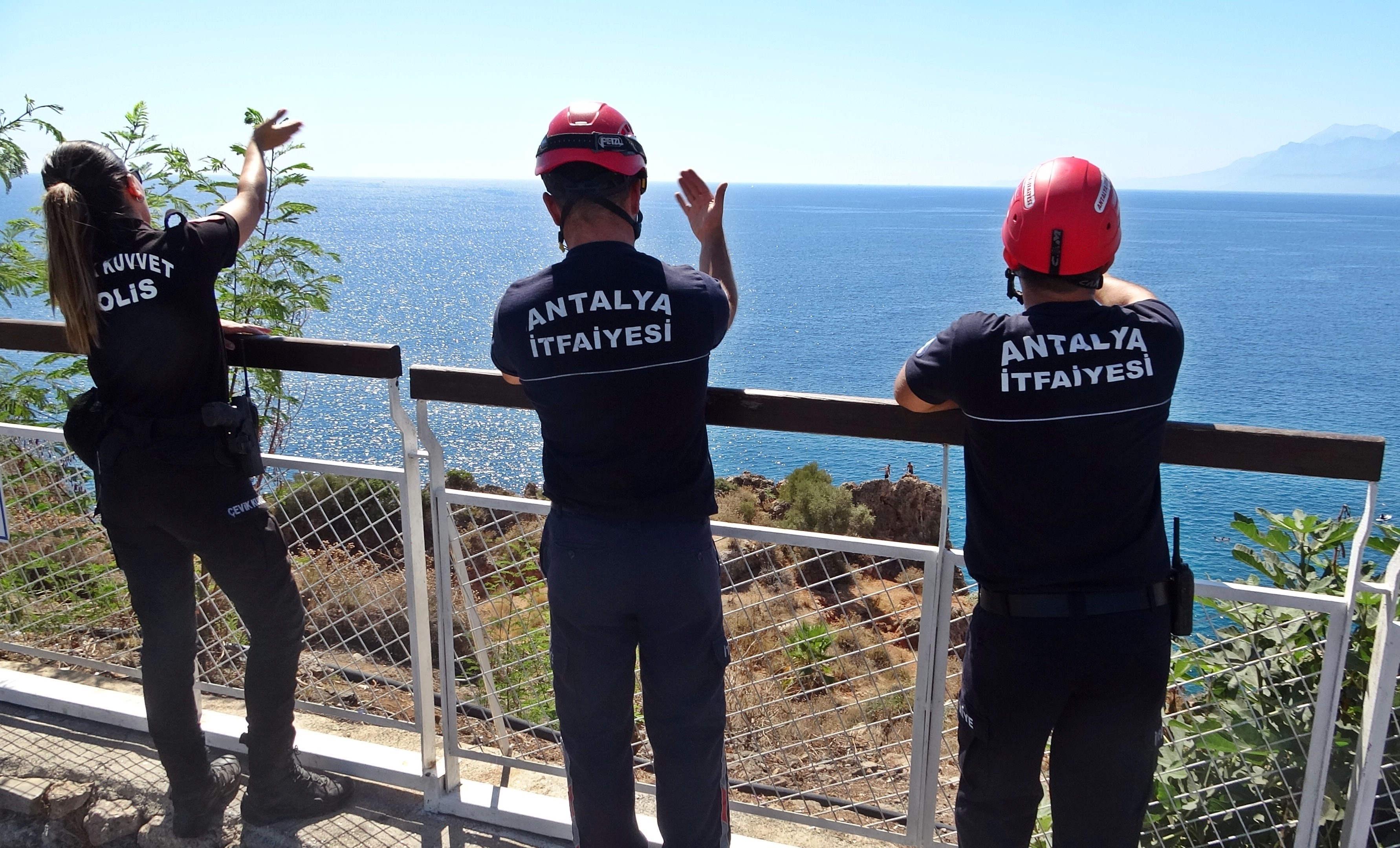 Falezlerde Ölümle Burun Buruna! ‘Atlarsan Karakola Götürürüm’ Diyerek Ikna Ettiler (6)