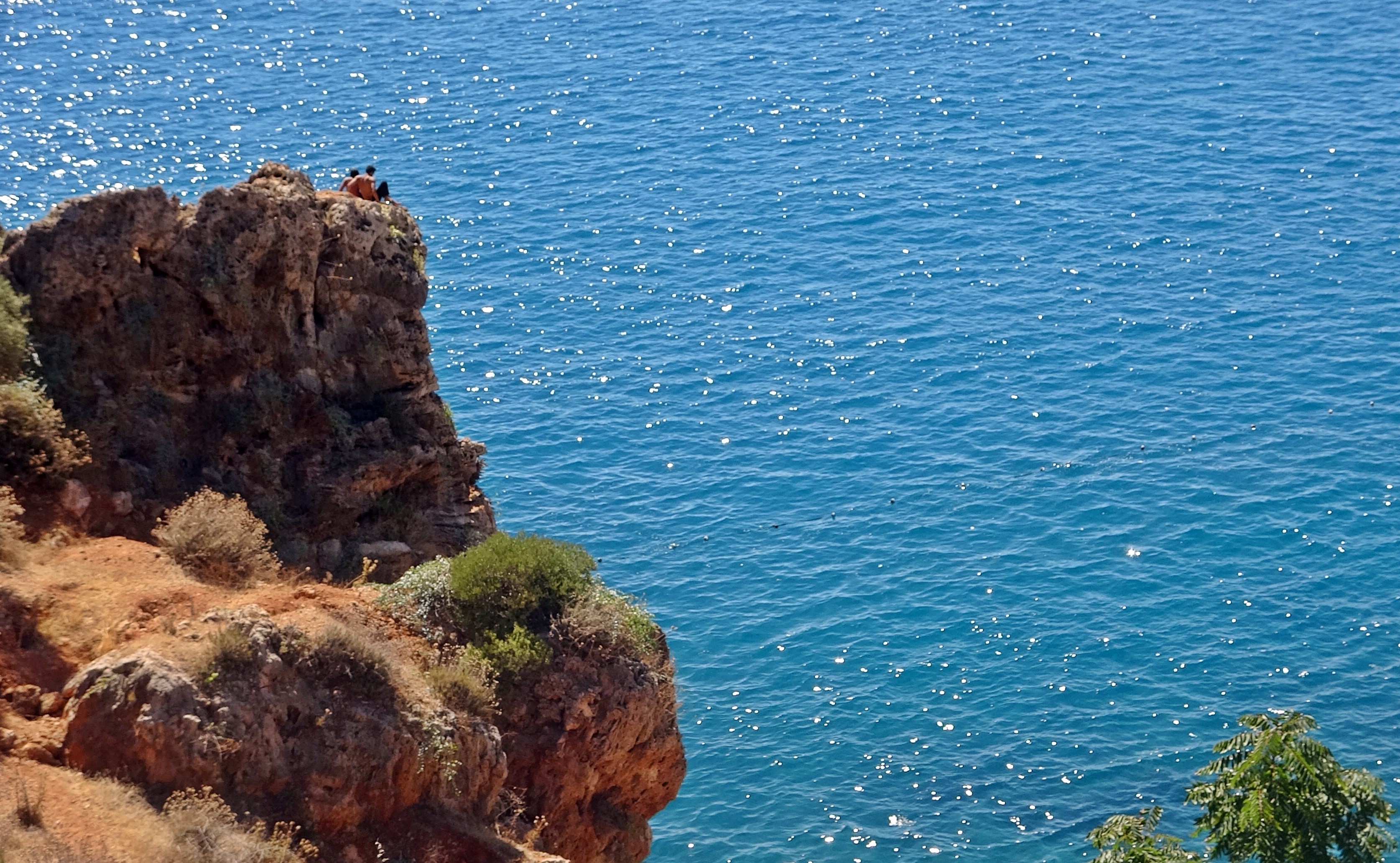 Falezlerde Ölümle Burun Buruna! ‘Atlarsan Karakola Götürürüm’ Diyerek Ikna Ettiler (9)