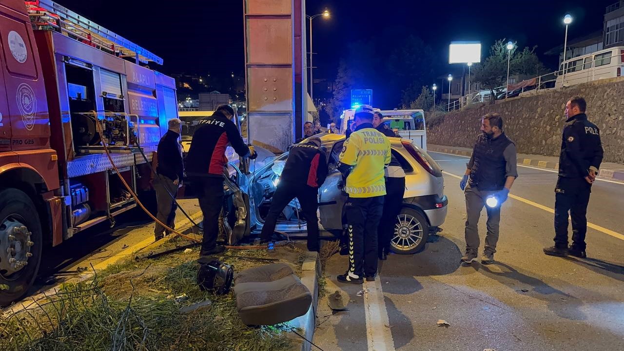 Gece Yarısı Faciaya Döndü Kontrolden Çıkan Araç, 2 Genci Hayattan Kopardı (3)