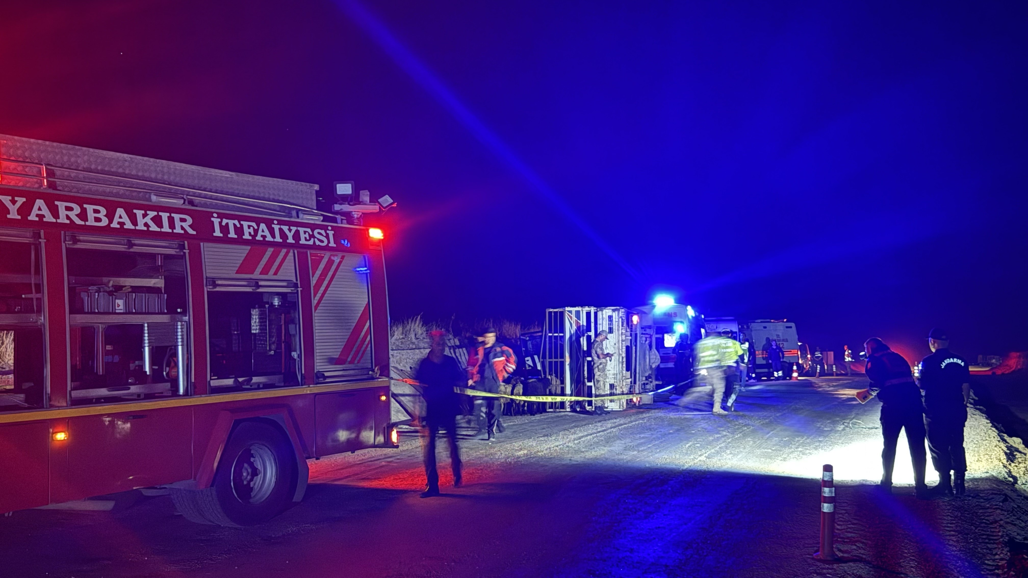 Gece Yarısı Korkunç Kaza Hayvan Yüklü Kamyonet Can Aldı (4)