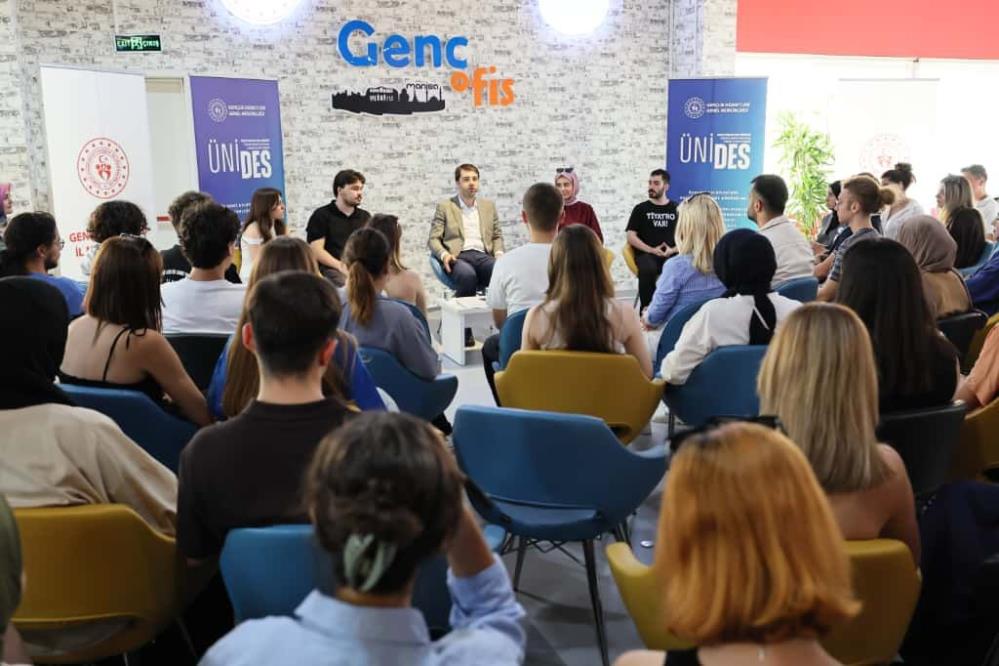 Genclik Hizmetleri Genel Muduru Efendioglu Manisada Genclerle Bulustu (4)