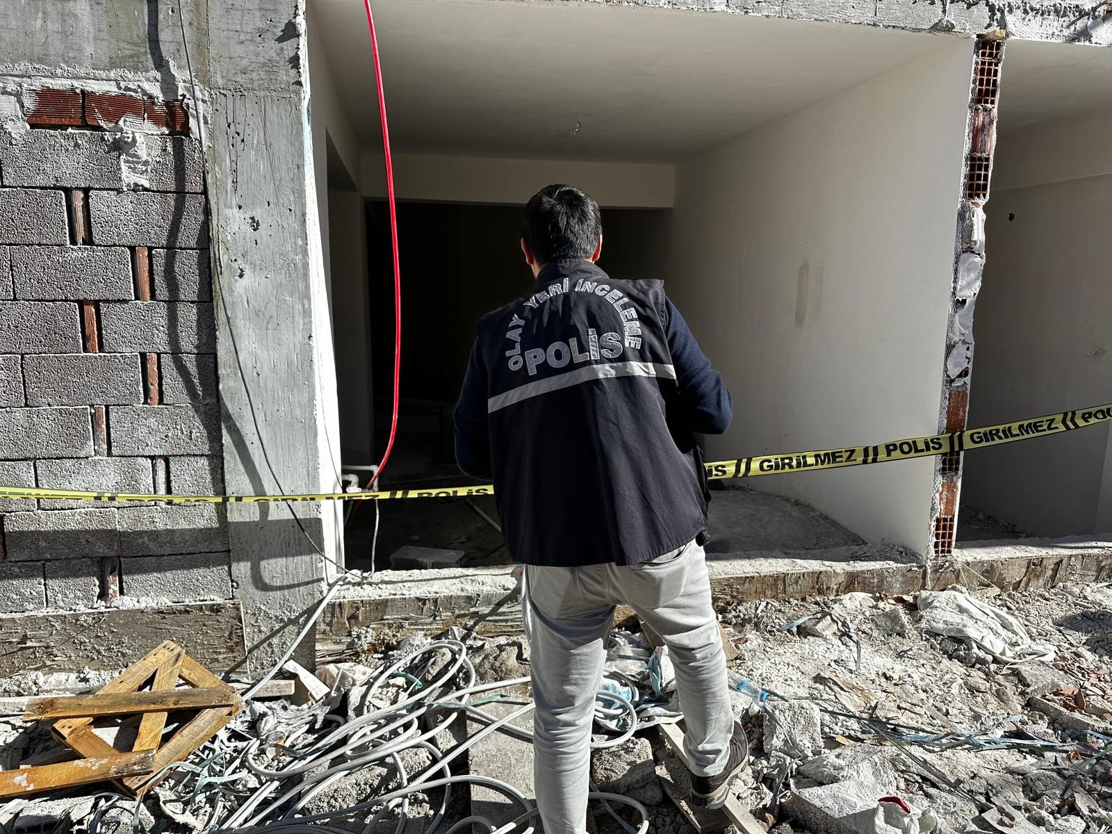 İnşaatta Korkunç Ölüm 4. Kattan Düşen Işçi Hayatını Kaybetti (6)