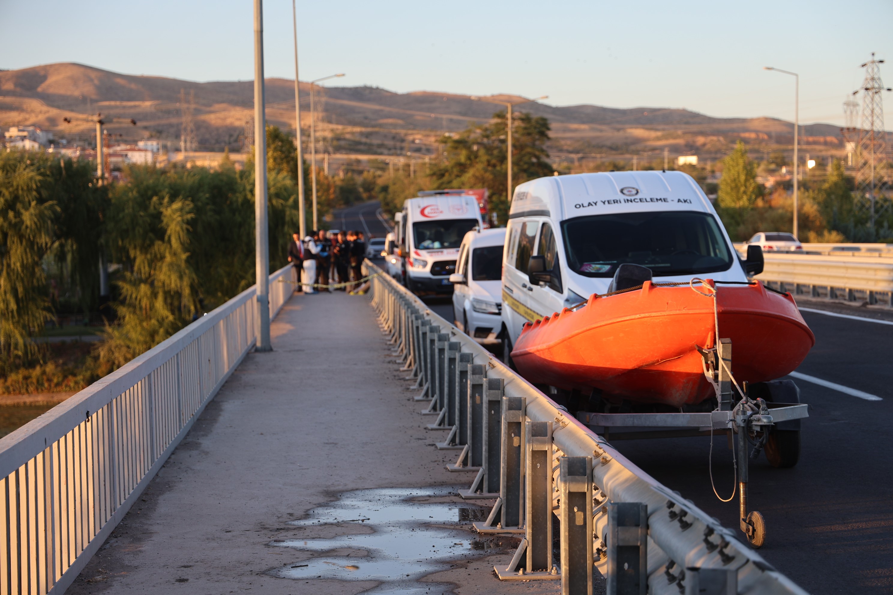 Irmak Kenarinda Yuruyordu Gordugu Manzara Kan Dondurdu (2)