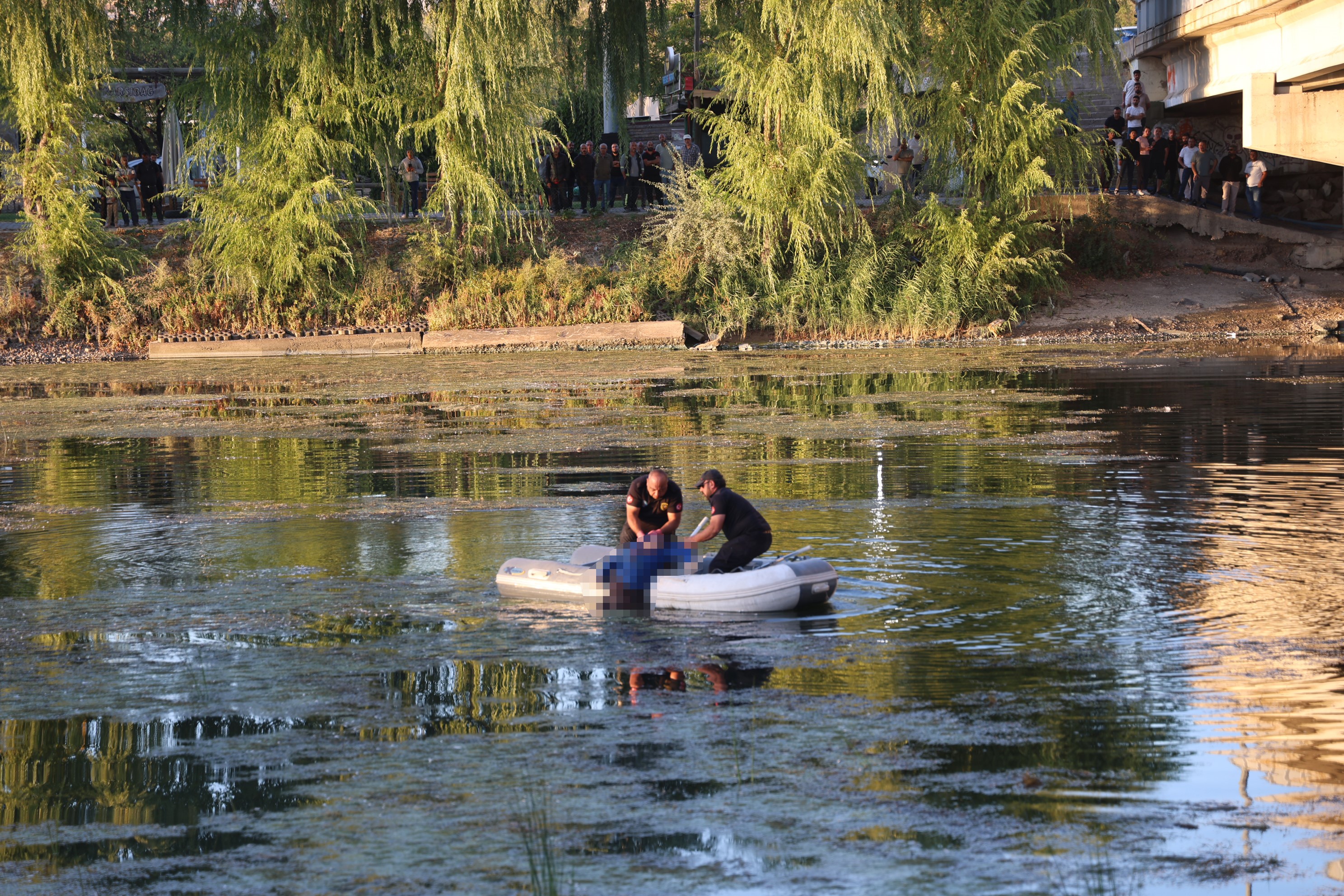 Irmak Kenarinda Yuruyordu Gordugu Manzara Kan Dondurdu (6)