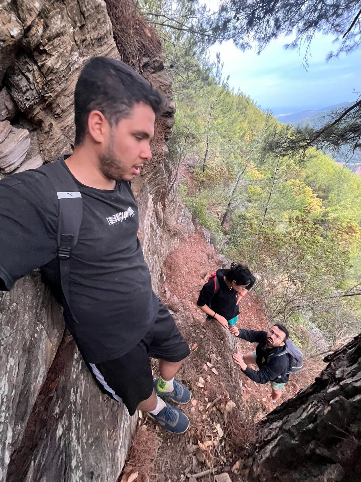 İzmir’de Orman Gezisi Kabusa Döndü Mahsur Kalan 3 Genç Kurtarıldı (3)