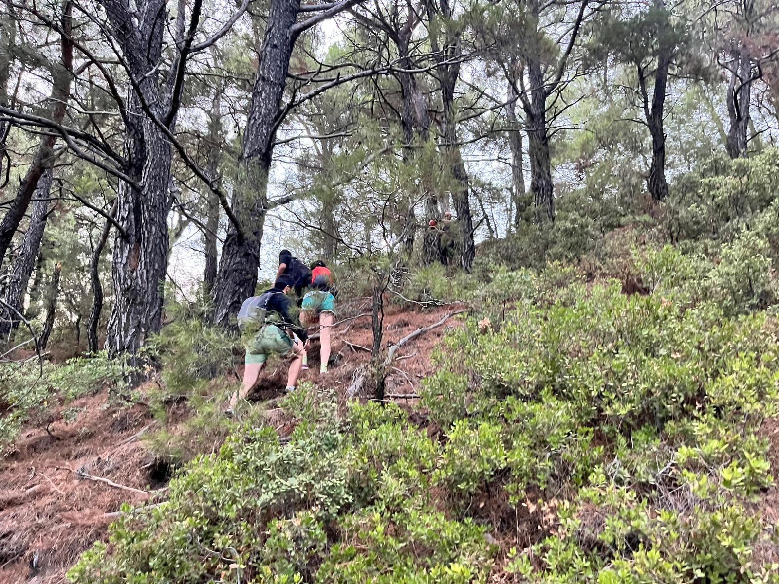 İzmir’de Orman Gezisi Kabusa Döndü Mahsur Kalan 3 Genç Kurtarıldı (5)