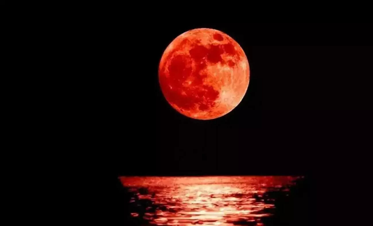 Kanli Ay Tutulmasi