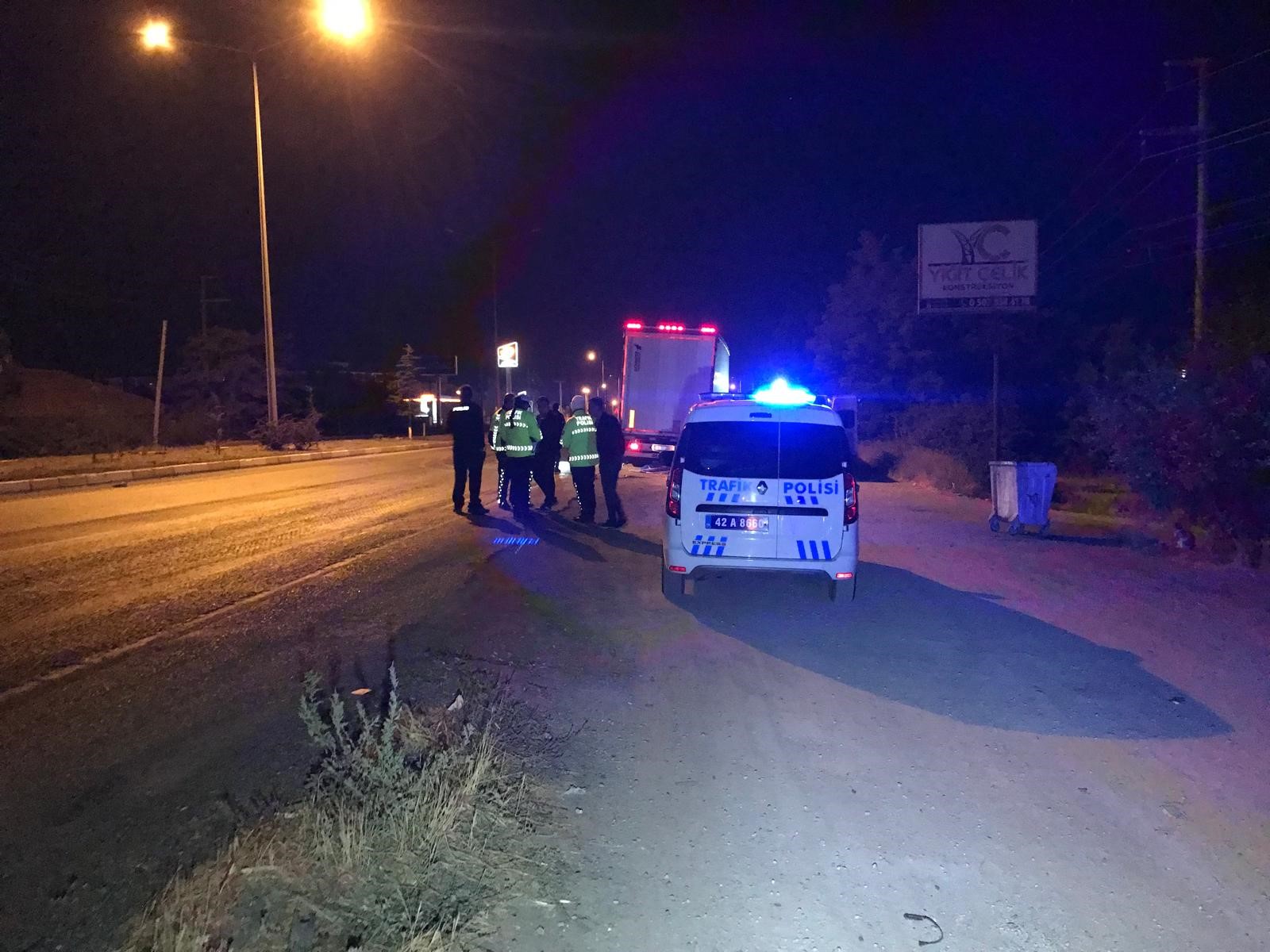 Karayolu Kan Gölü Oldu Genç Yaya Tırın Çarpmasıyla Hayatını Kaybetti (2)