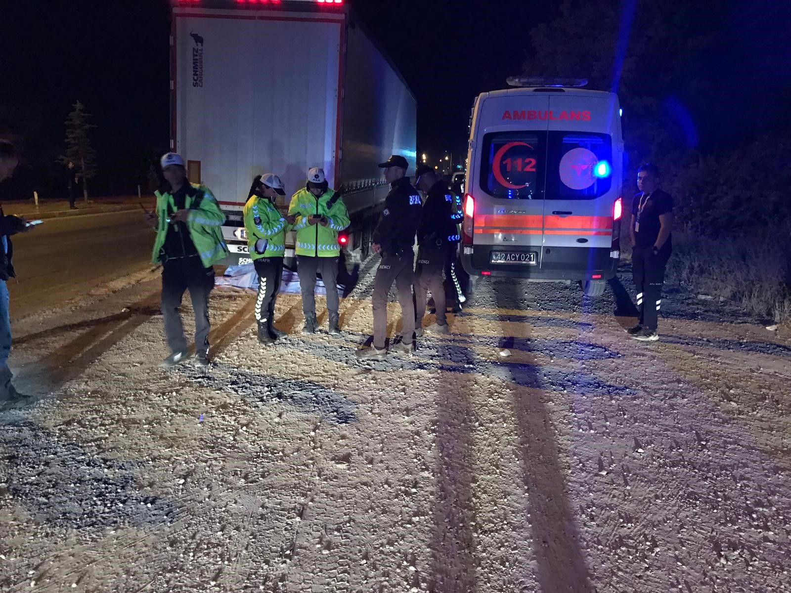 Karayolu Kan Gölü Oldu Genç Yaya Tırın Çarpmasıyla Hayatını Kaybetti (5)