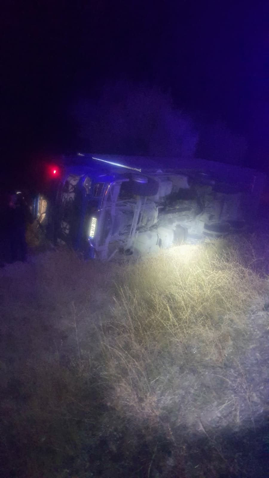 Kargo Kamyonu Şarampole Devrildi Sürücü Feci Şekilde Can Verdi (2)