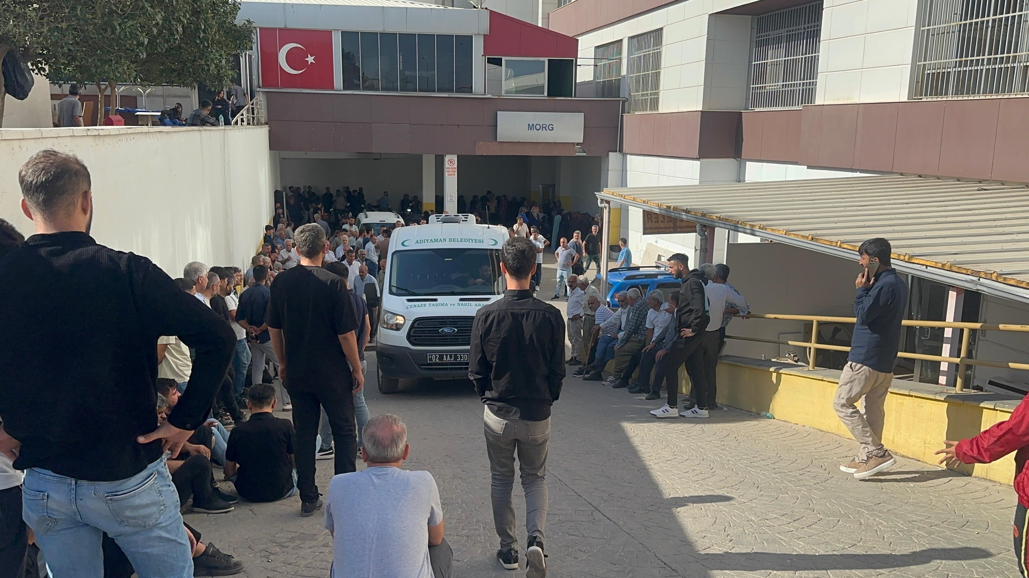 Katliam Gibi Kaza! Otomobil Otobüse Çarptı, Aynı Aileden 4 Kayıp (4)