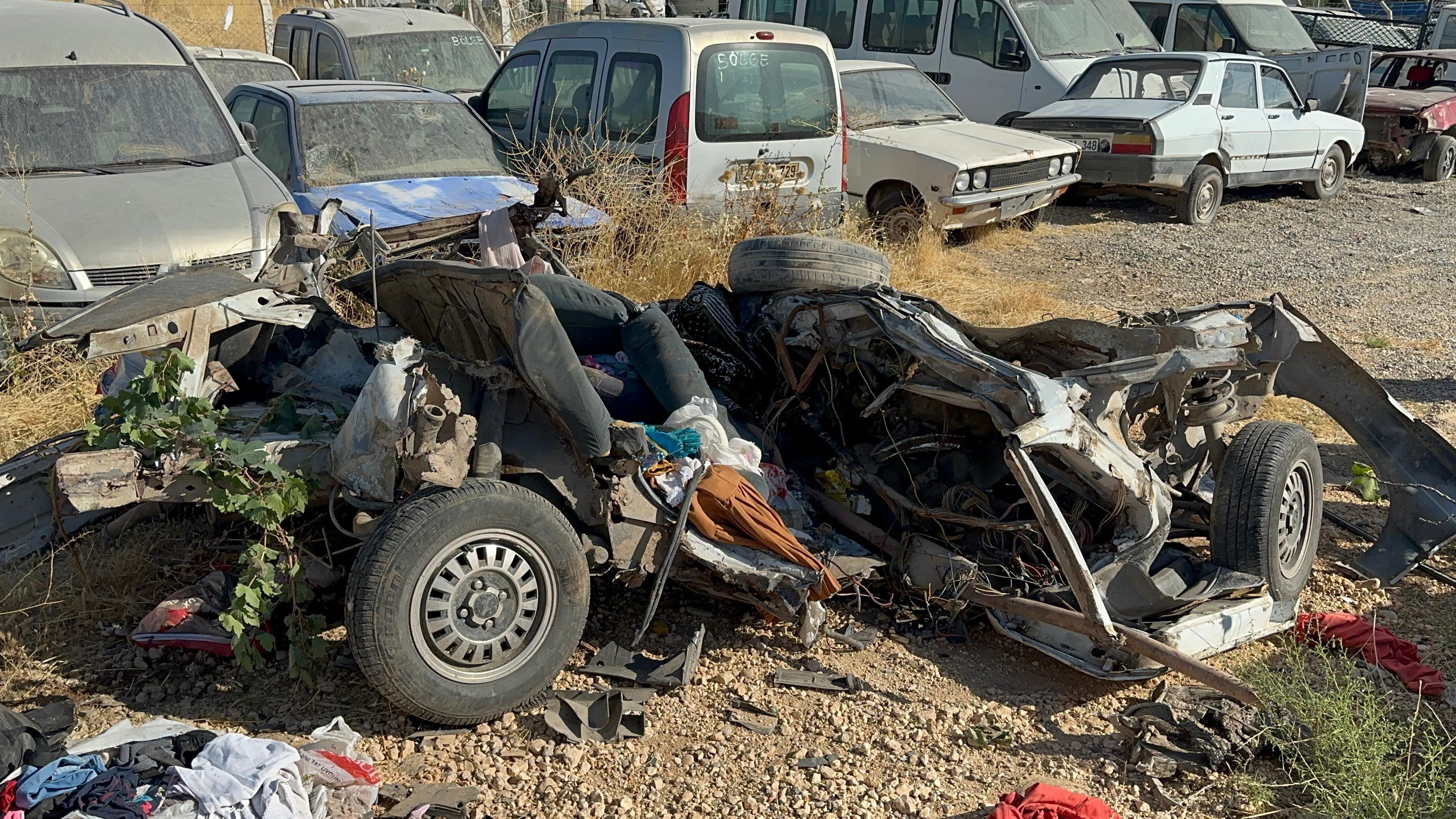 Katliam Gibi Kaza! Otomobil Otobüse Çarptı, Aynı Aileden 4 Kayıp (5)