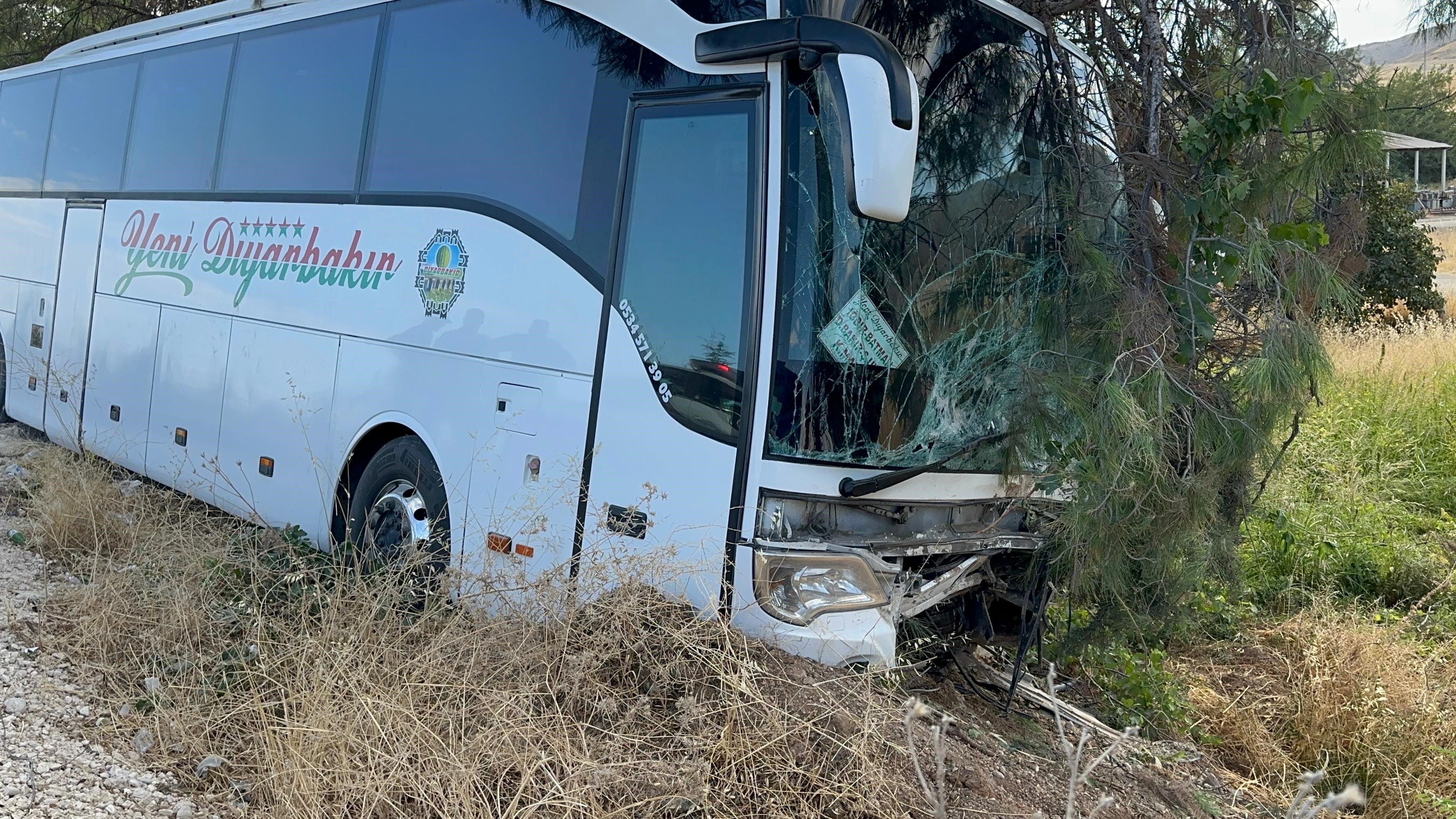 Katliam Gibi Kaza! Otomobil Otobüse Çarptı, Aynı Aileden 4 Kayıp (8)