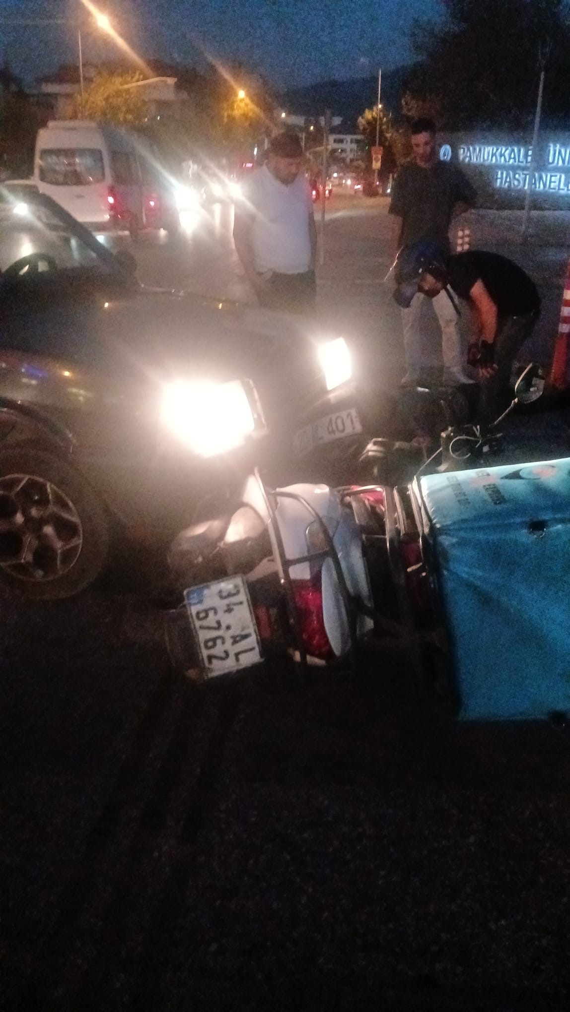 Kavşakta Insan Hayatı Tehlikede Motosikletler Peş Peşe Kaza Yaptı (2)