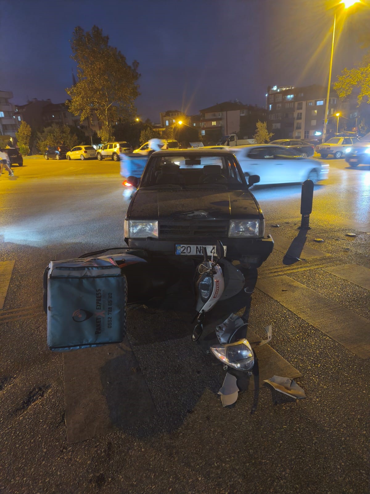 Kavşakta Insan Hayatı Tehlikede Motosikletler Peş Peşe Kaza Yaptı (3)