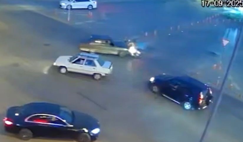 Kavşakta Insan Hayatı Tehlikede Motosikletler Peş Peşe Kaza Yaptı (8)