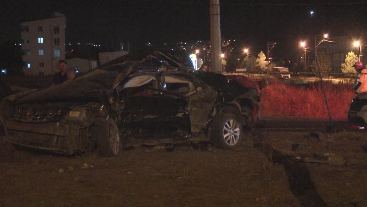 Kereste Yüklü Kamyon Otomobile Çarptı 54 Yaşındaki Sürücü Öldü (2)