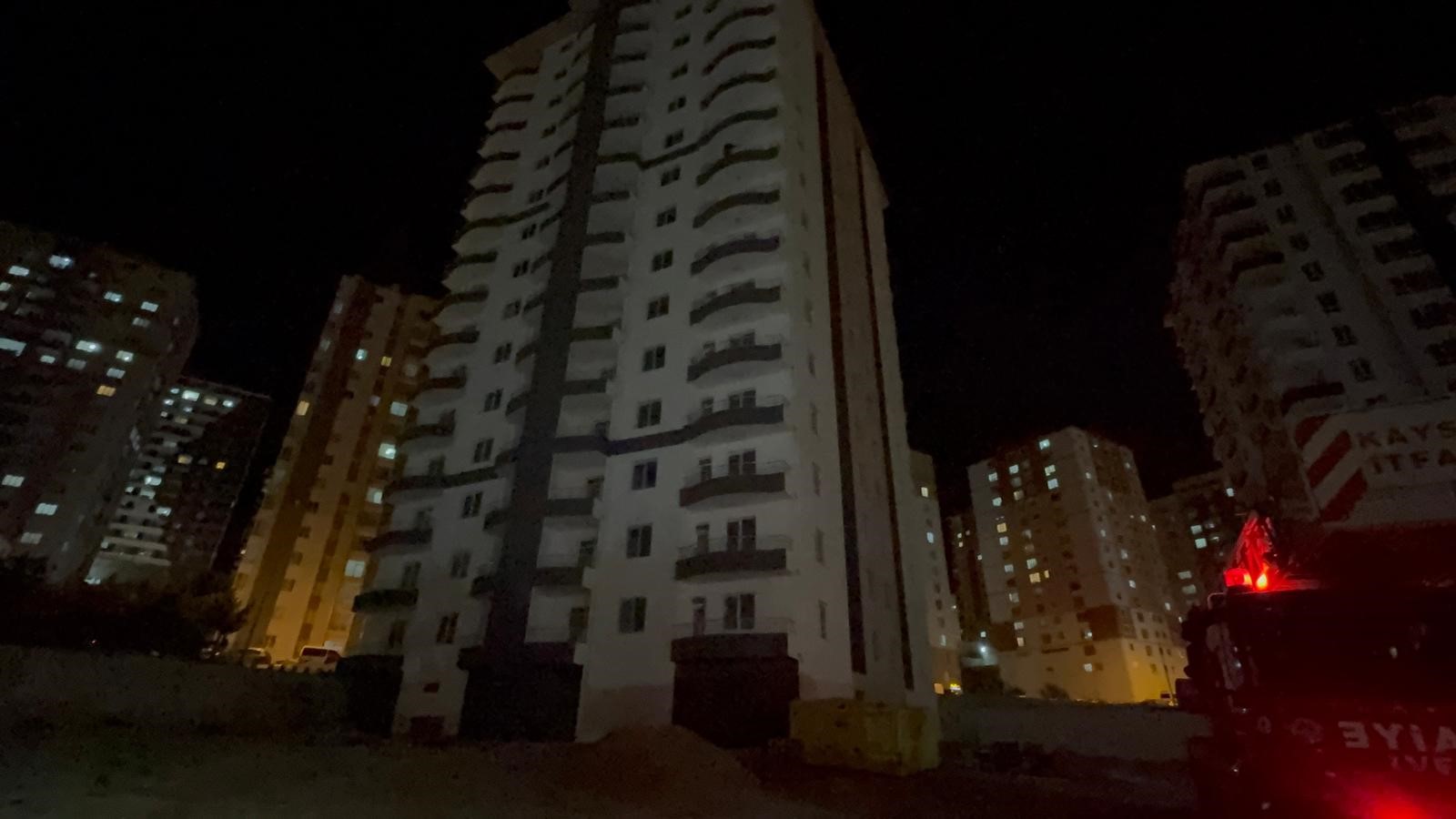 Korku Dolu Anlar! Parasını Alamayan Işçi, Inşaatın 8. Katına Çıktı (4)