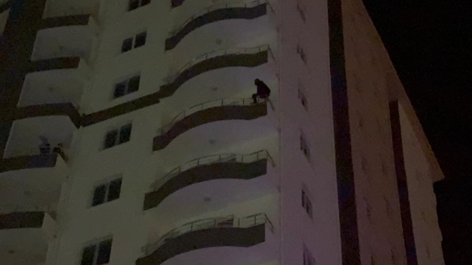 Korku Dolu Anlar! Parasını Alamayan Işçi, Inşaatın 8. Katına Çıktı (5)