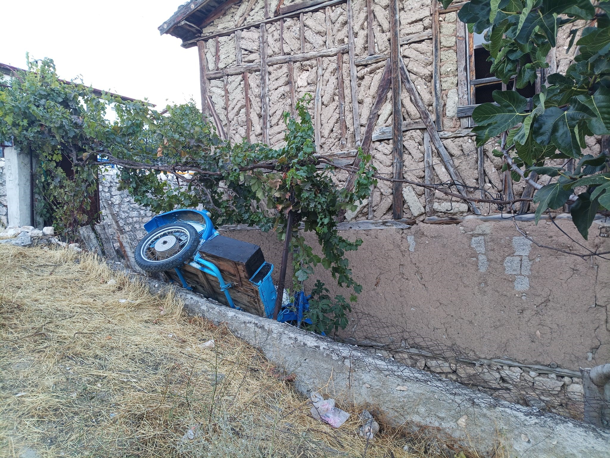 Köy Yolunda Korkunç Kaza! Motosiklet Boşluğa Devrildi, 1 Ölü (3)